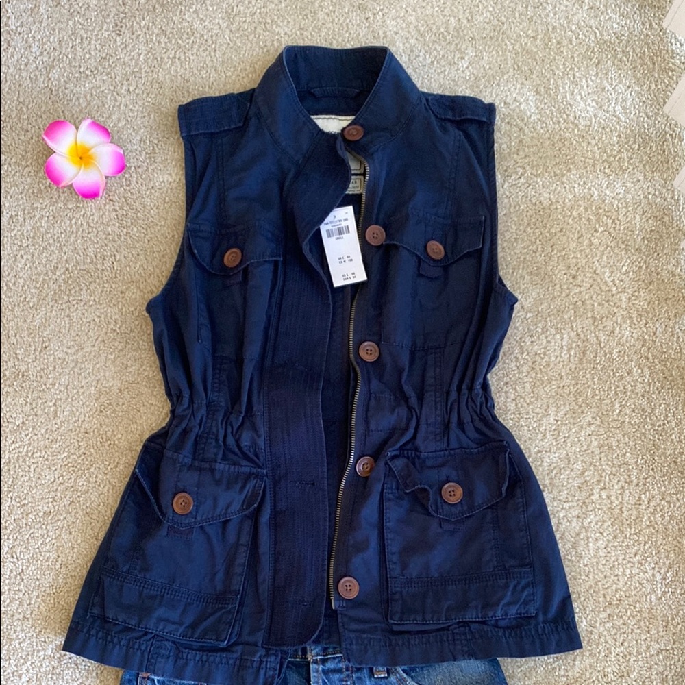 Abercrombie & Fitch Navy Sleeveless Vest with Brown Buttons, S, NWT